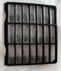 MTZ Reshetka kapota verh. 80-8401070 (10598)