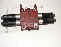 VEKTOR Gidroraspredel 2-h sekc elektr 2RE50-00BM s 2008 g Rostselmash (12881)