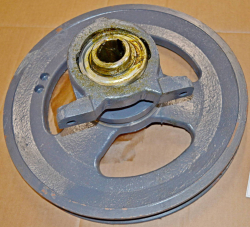 Шкив 1 руч вала соломотряса ведущий КЗК-10-0212060 в сборе со ступицей и корп подш (ремень ВС 5000)