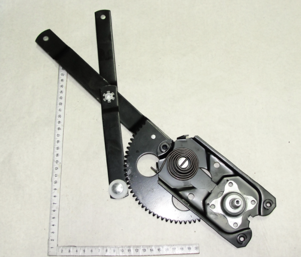 K700 Steklopodemnik 700.67.08.390 pravii star.obr. (13698)