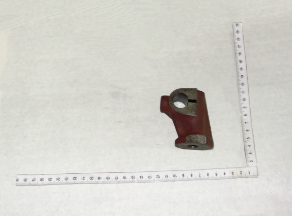 MTZ Stoika osi koromisel 240-1007152-B srednyaya (bez otverst.fiksat.osi korom.) (10063)