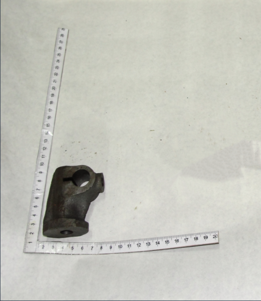 MTZ Stoika osi koromisel 240-1007152-B-01 srednyaya (s otverst.fiksat.osi korom.) (10042)